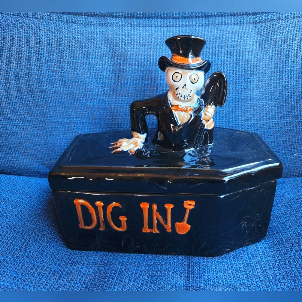 Yankee Candle Boney Bunch 2014 Dig In Coffin Lidded Storage Dish 8" Exc
